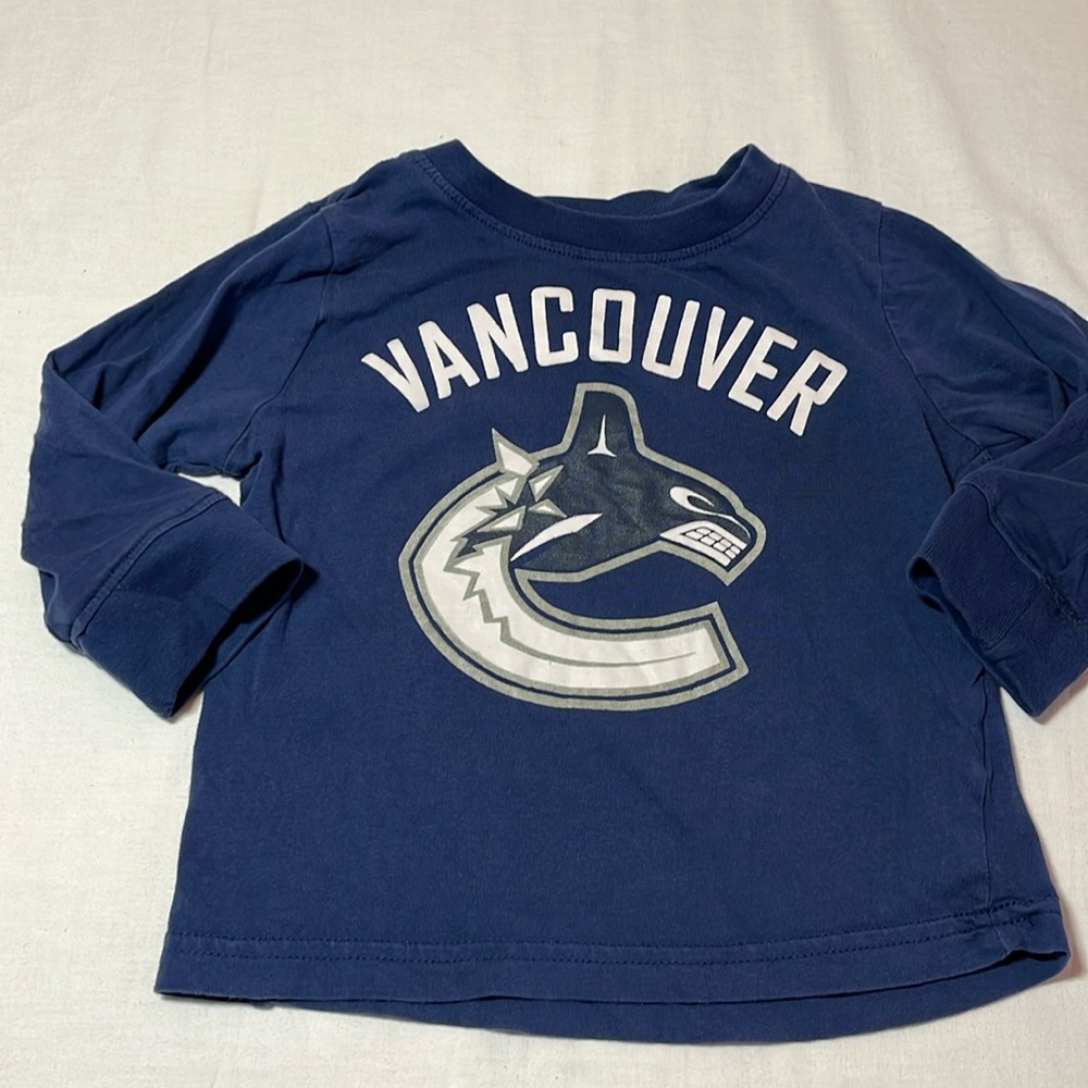 18M Vancouver Canucks hockey long sleeve t-shirt